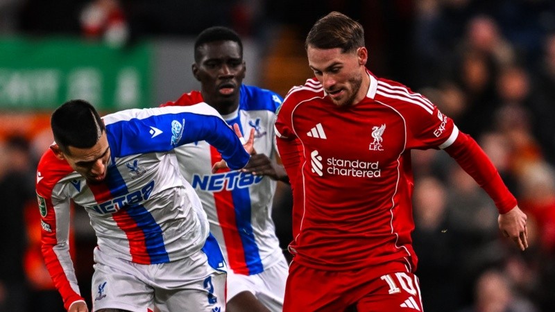 Mac Allister fue titular. Su equipo sigue irreconocible.