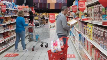 Las compras con tarjetas de débito retrocedieron del 34% al 26%, mientras que el efectivo pasó del 20% al 16%.