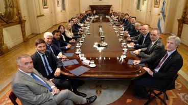 Los gobernadores, incluido Pullaro, en la Casa Rosada.