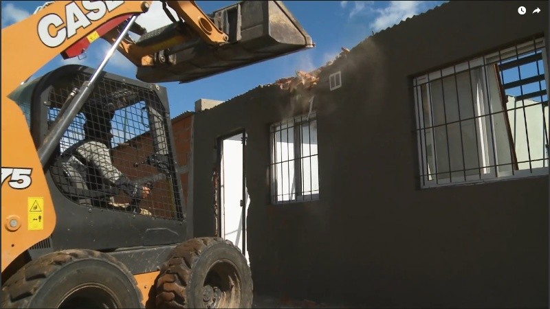 El centro de acopio era una vivienda de edificación reciente: la tiraron abajo.