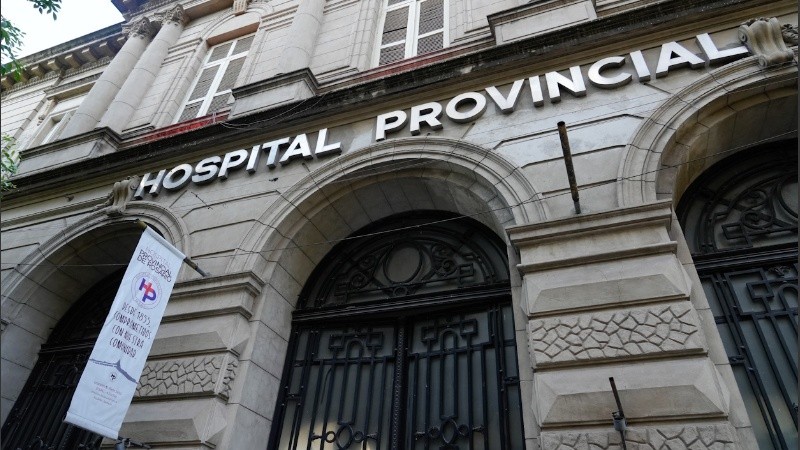 El hombre falleció este jueves por la tarde en el hospital Provincial, donde ingresó con heridas de arma de fuego en el tórax, abdomen, brazos y piernas. 