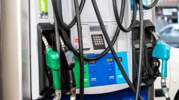 El Gobierno aumentó el impuesto a los combustibles, que impactará en el precio de las naftas.