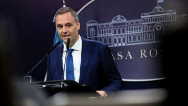 Manuel Adorni se presentó ante los periodistas, pero no aceptó preguntas.