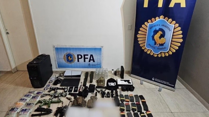 Los elementos incautados durante el allanamiento.