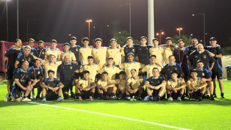 Los pibes se instalaron en Qatar por su primera corona.