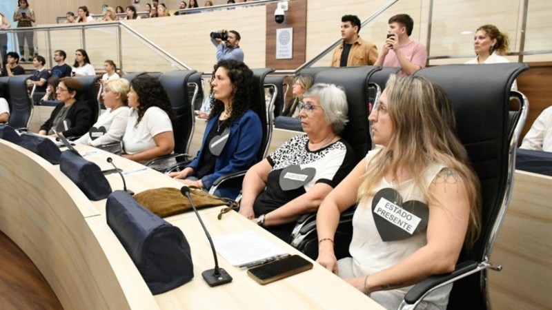 Los familiares este lunes en la comisión especial reunida en Rosario.