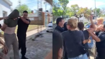 La salida del portero detenido y los padres intentando increparlo.