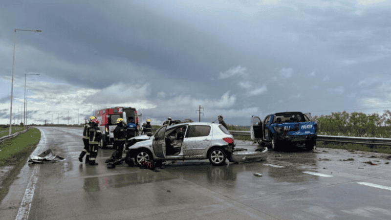 Las autoridades recomiendan a los conductores evitar la zona y circular con extrema precaución.