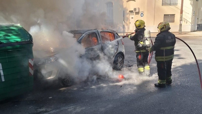 Los bomberos evitaron que las llamas pasaran a mayores.