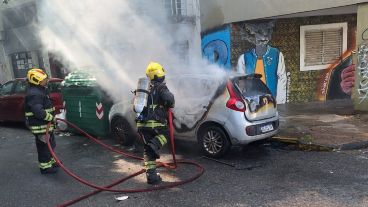Los bomberos evitaron que las llamas pasaran a mayores.
