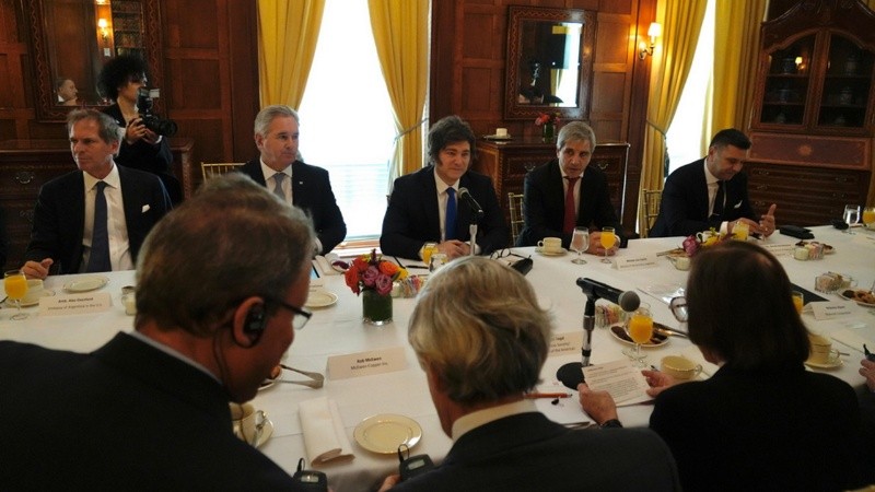 Milei se reunió con empresarios en Nueva York y les presentó su paquete de reformas.