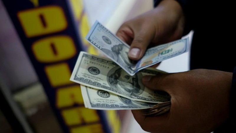 Analistas consultados por el Banco Central proyectaron cuál será el valor del dólar para fines de 2025.