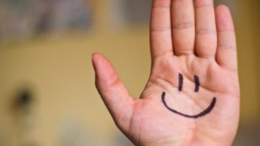 El símbolo de la "mano sonriente" se convirtió en un emblema de apoyo a la adopción.