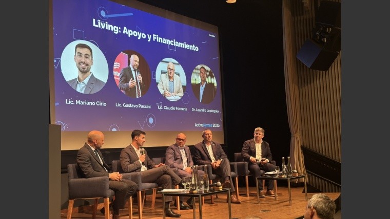 Puccini (ministro de Desarrollo Productivo), Cirio (MAV), Forneris (Banco Municipal), Lopérgolo (Secretario de Desarrollo Económico y Empleo) en la apertura de Activa Pymes.