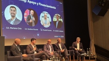 Puccini (ministro de Desarrollo Productivo), Cirio (MAV), Forneris (Banco Municipal), Lopérgolo (Secretario de Desarrollo Económico y Empleo) en la apertura de Activa Pymes.