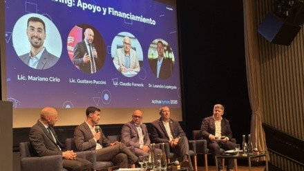 Puccini (ministro de Desarrollo Productivo), Cirio (MAV), Forneris (Banco Municipal), Lopérgolo (Secretario de Desarrollo Económico y Empleo) en la apertura de Activa Pymes.