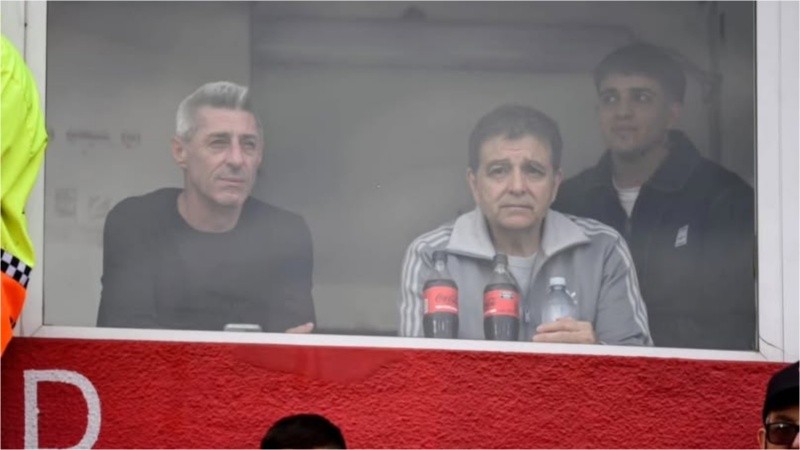 D'Amico y Vivas, junto en la cancha de Huracán en la penúltima fecha del Torneo Clausura 2025. (Fotobaire) 