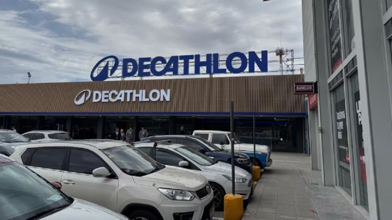 Más de 3.000 personas hicieron horas de fila para poder ingresar al primer local de una famosa cadena deportiva que regresó al país.