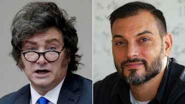 Un ex viceministro de Economía propuso aplicar un impuesto a las extracciones de efectivo y Milei le contestó.