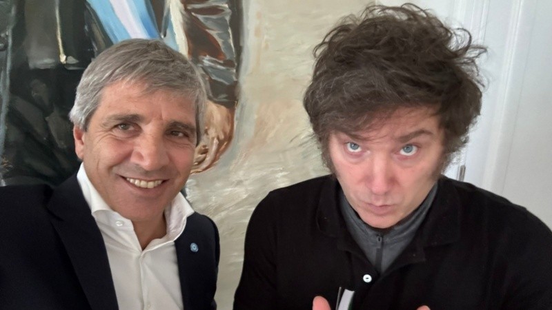 El ministro Caputo y el presidente Milei.