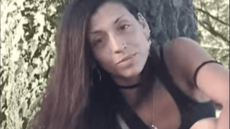 El cuerpo de Débora no tenía lesiones punzocortantes, aunque sí mostraba indicios de violencia.