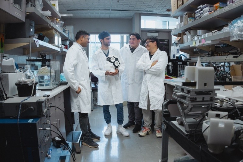  Raag Airan junto a su equipo de investigación, en el laboratorio de la Universidad de Stanford.