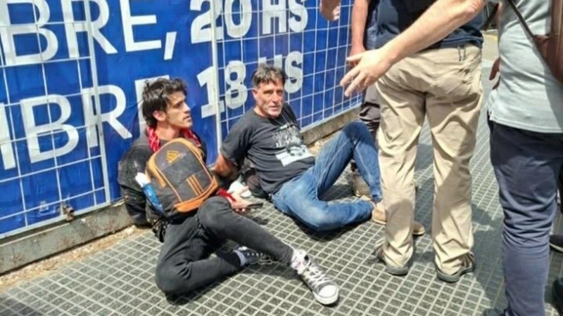 Las personas detenidas son el Padre Paco Olveira, que ya fue detenido en otras ocasiones, y el fotógrafo Fidel Tomás Bravo.