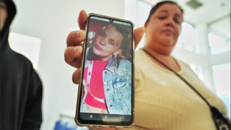 La tía de Romina en la previa de la audiencia.