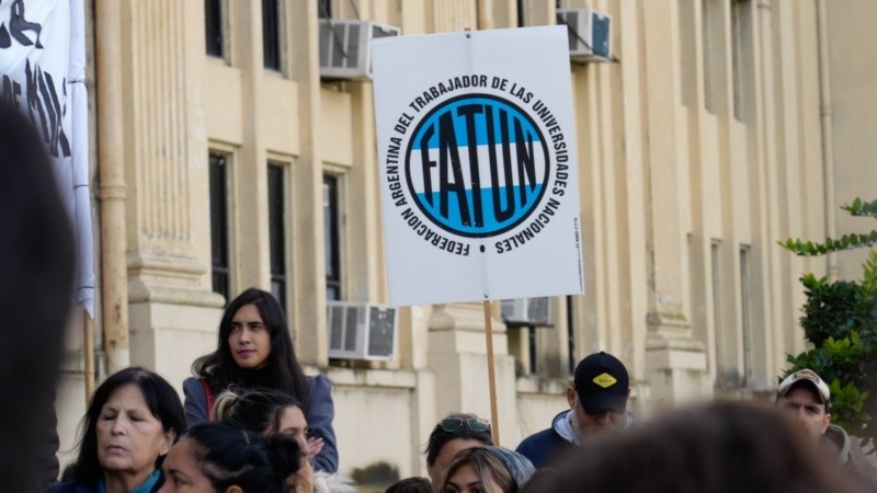 Los trabajadores no docentes reclamarán con un paro de 24 horas la semana próxima.