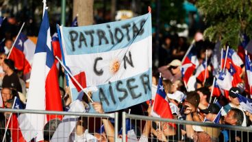 Una bandera argentina para apoyar a Kaiser, el candidato que mayor cercanía tiene con las ideas de Milei.
