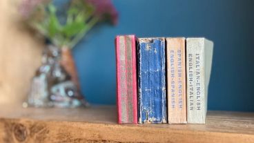 Hablar varios idiomas está asociado con un menor riesgo de envejecimiento acelerado y contribuye a proteger la salud cerebral.