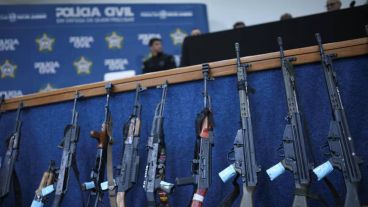 El hallazgo en Brasil reavivó un viejo expediente por robo de armas militares en la región.