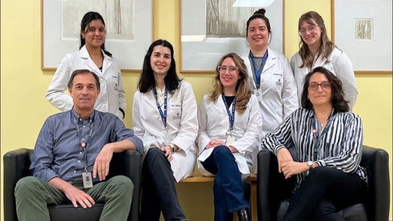 El equipo completo del laboratorio dirigido por Perone.