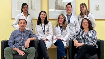 El equipo completo del laboratorio dirigido por Perone.