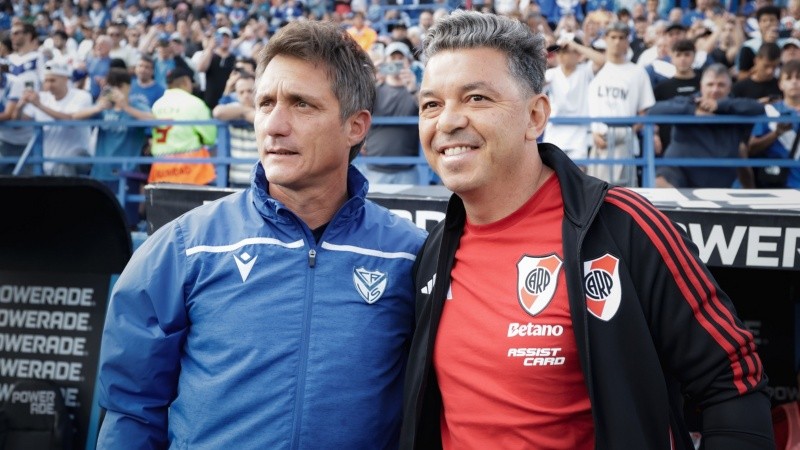 Los DT, archirrivales como jugadores, se saludaron afectuosamente.