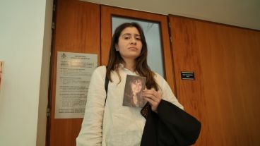 Erika, la hija de María de los Ángeles Paris en el Centro de Justicia Penal de Rosario.