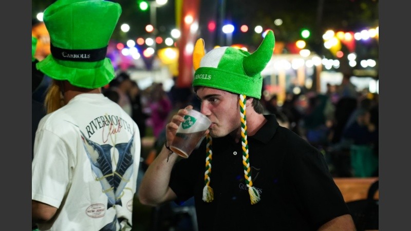Cada stand tiene su sistema de vasos con precios diferenciados.
