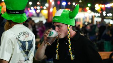 Cada stand tiene su sistema de vasos con precios diferenciados.