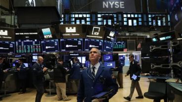 Ell comportamiento del dólar y de las acciones A cuánto cotiza el dólar y las acciones este lunes 17 de noviembre de 2025.