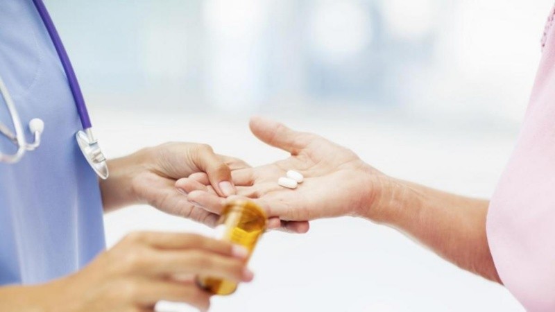 Expertos recuerdan que los antibióticos deben usarse únicamente bajo prescripción médica, en las dosis y tiempos indicados, y nunca para tratar infecciones virales como gripe o resfrío.