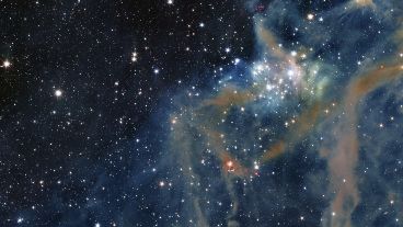 La nube de estrellas está ubicada a unos 1.300 años luz de la Tierra.