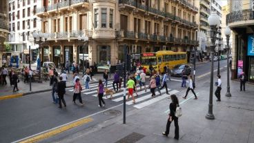 Así lucía la esquina con las tiras led en la vereda.