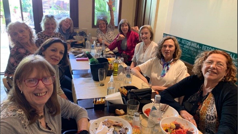 Las chicas del Normal en uno de los bares donde solían verse.