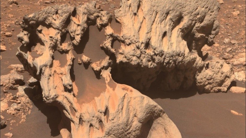 La roca mide 79 centímetros y tiene un contenido alto de hierro y níquel.