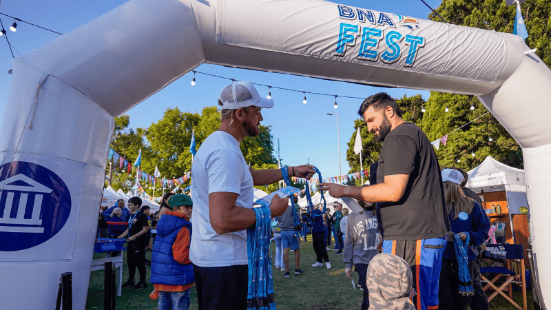 El evento también contará con una feria de emprendedores y productores locales, food trucks, espacios de juegos infantiles, shows artísticos y atención personalizada brindada por empleados del Banco.