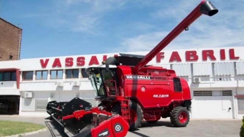 La empresa tiene sus plantas fabriles en Firmat.