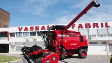 La empresa tiene sus plantas fabriles en Firmat.