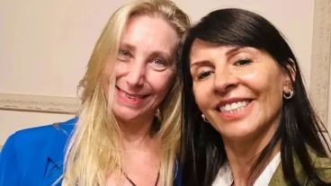 Lorena Villaverde junto a Karina Milei.