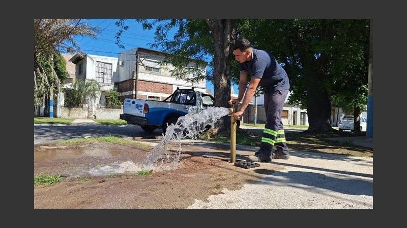 En algunos puntos se observará la salida de agua de bocas de hidrantes.