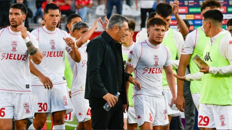 La polémica se desató luego de las distintas decisiones arbitrales de Gariano durante el encuentro.